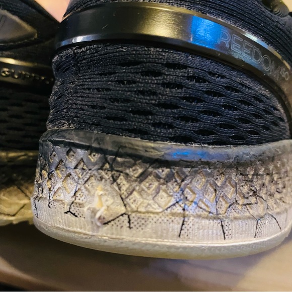 Saucony Freedom ISO EverRun Sneakers - Picture 5 of 10